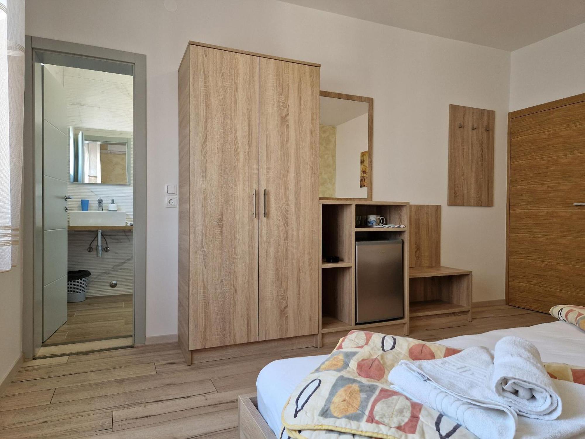 Apartment And Rooms Amenka Novalja Eksteriør bilde